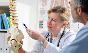 Все більше людей воліють лікувати захворювання хребта в Німецьких клініках