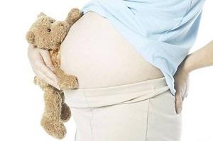 Чому болить поперек при місячних і під час вагітності