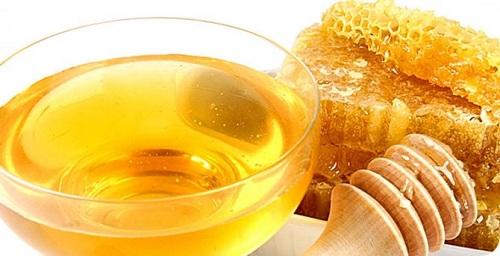 Мед - один з найбільш популярних продуктів, які застосовується в народній медицині